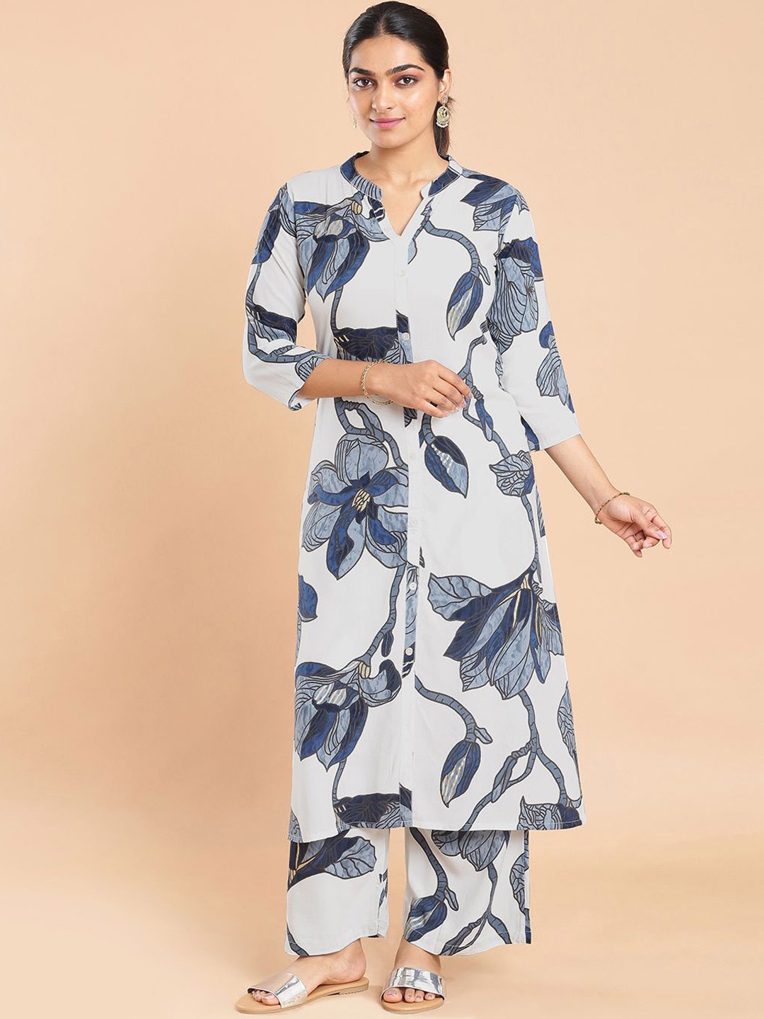 

Kalyan Silks Floral Leaf Printed Mandarin Collar Straight Kurta With Pyjama, White