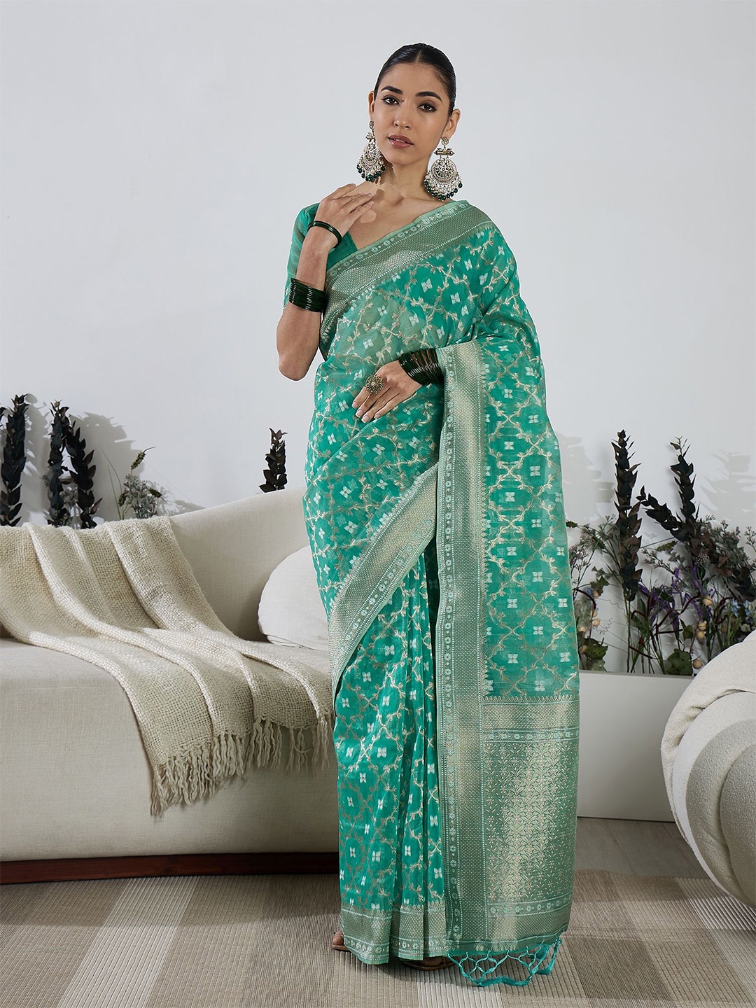 

Sangria Woven Design Zari Organza Banarasi Saree, Green