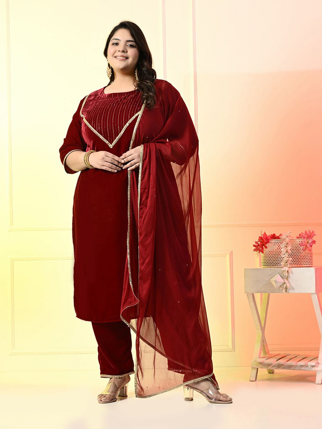 

PrettyPlus by Desinoor.com Yoke Design Sequinned Velvet Kurta with Trousers & Dupatta, Maroon