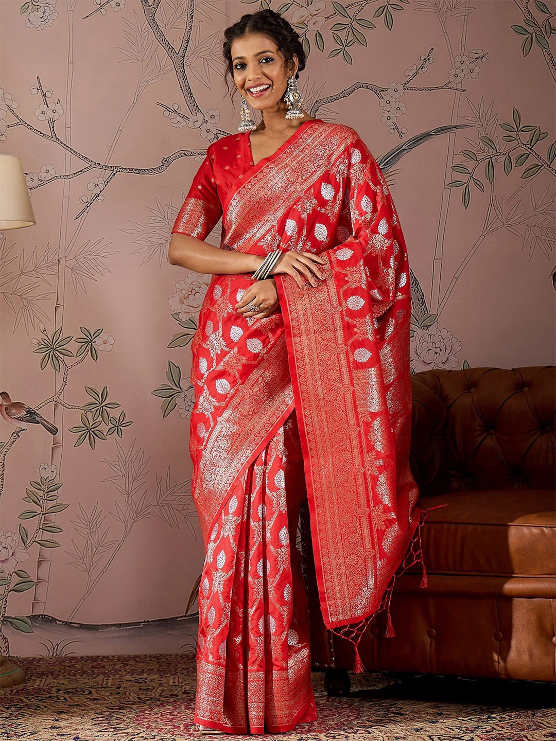 

Dori Ethnic Motifs Woven Design Zari Banarasi Saree, Red