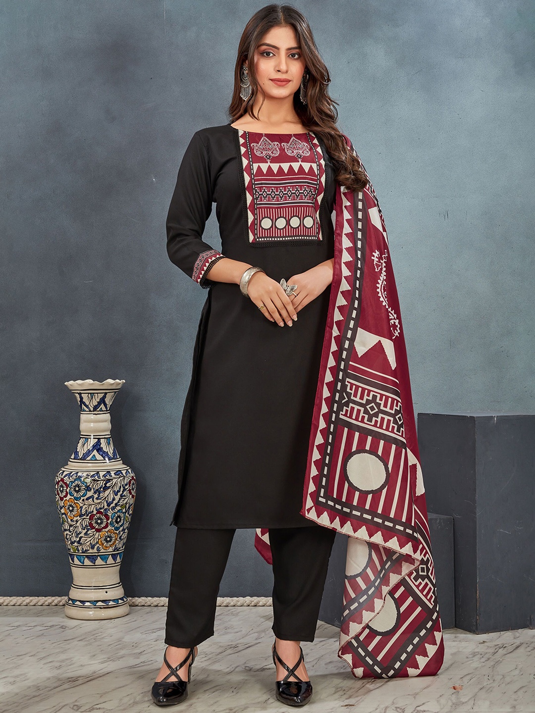 

VAAZI CREATOR Ethnic Motifs Yoke Design Round Neck Regular Kurta With Trouser With Dupatta, Black