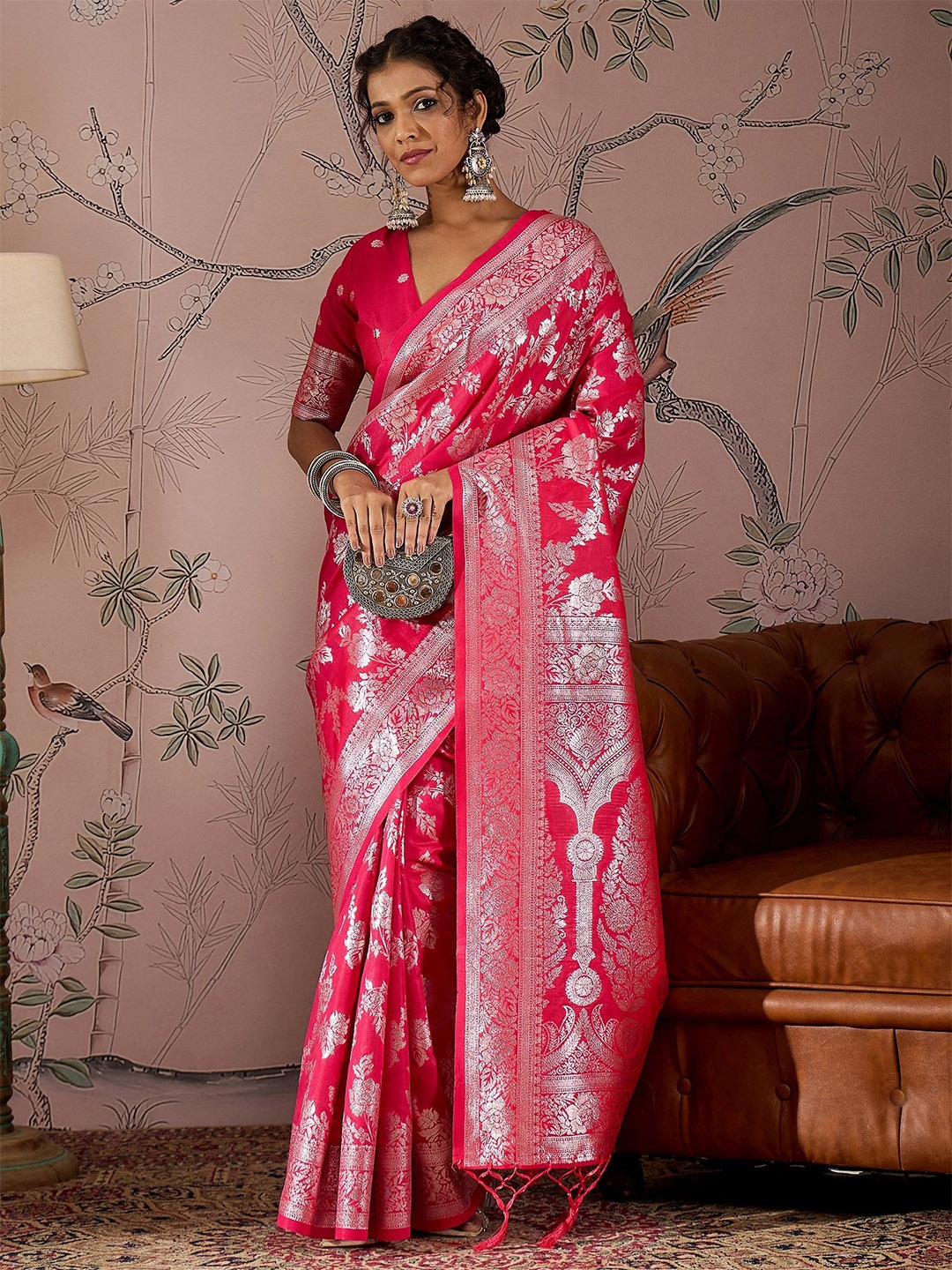 

Sangria Woven Design Saree With Blouse, Pink