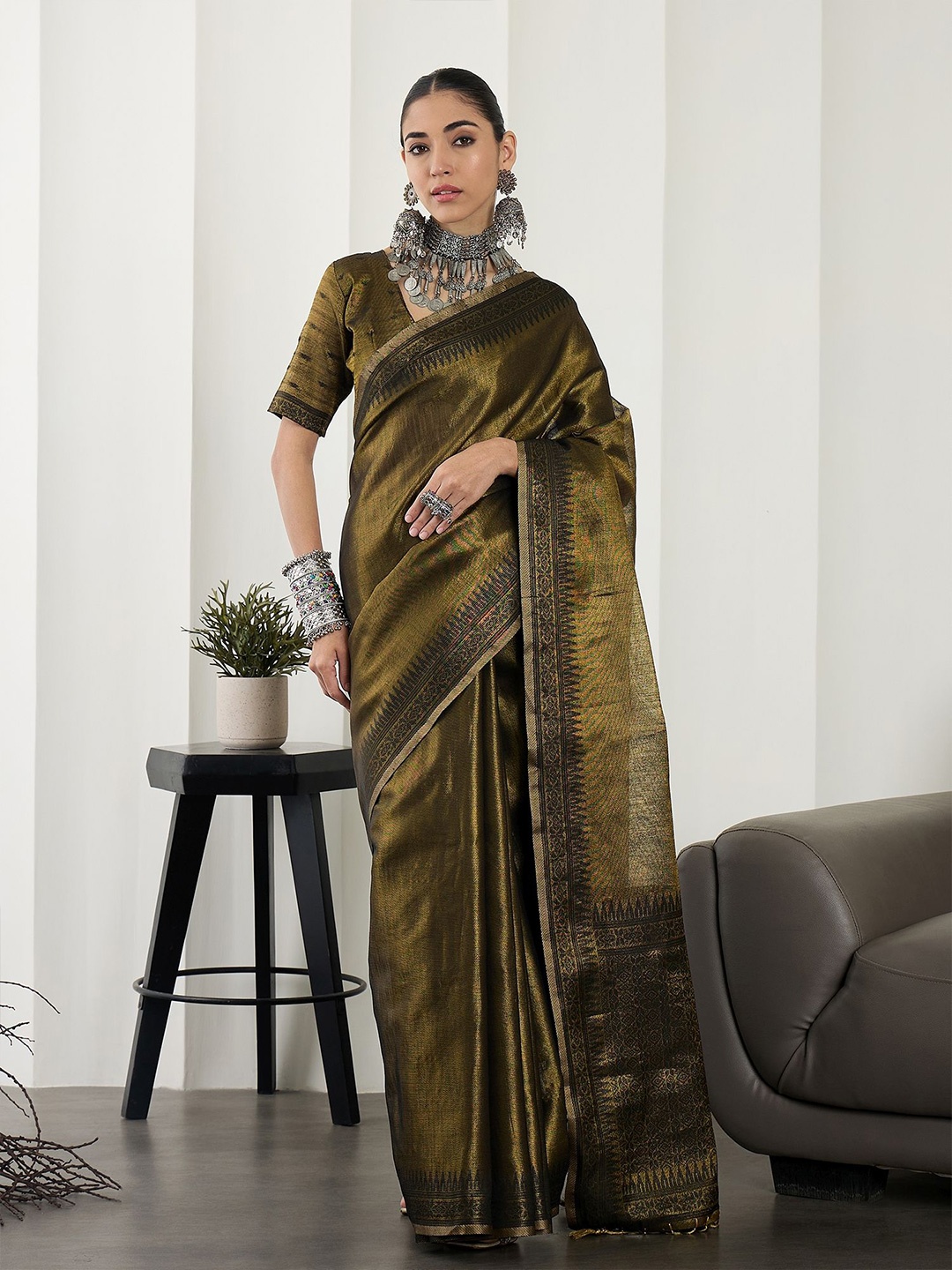 

Dori Woven Design Zari Tissue Saree, Black