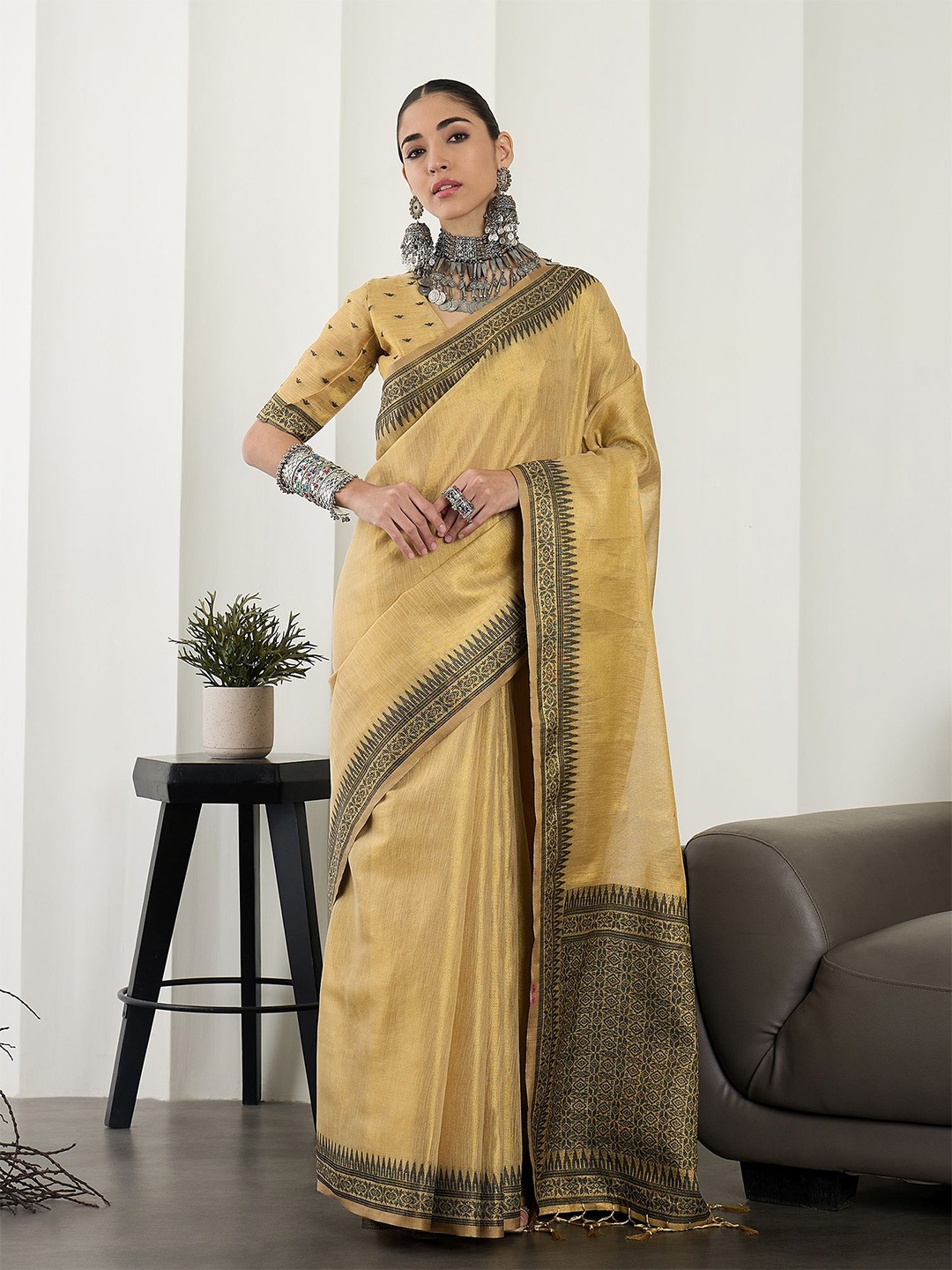 

Dori Woven Design Zari Tissue Banarasi Saree, Beige