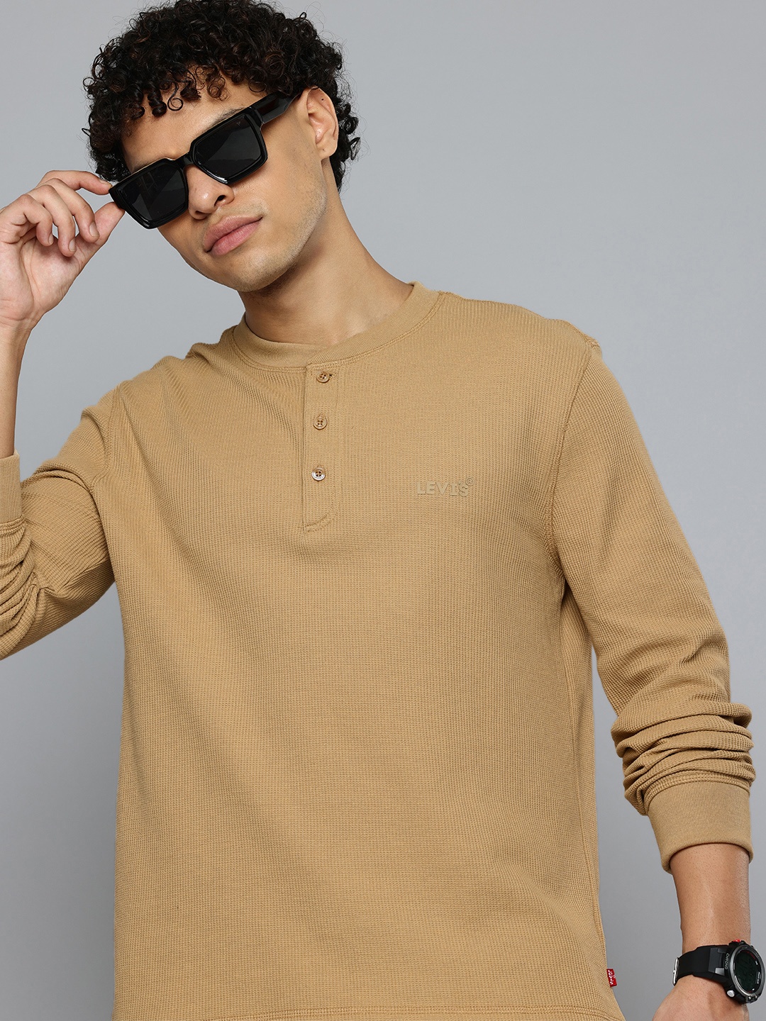 

Levis Henley Neck Slim Fit T-shirt, Beige