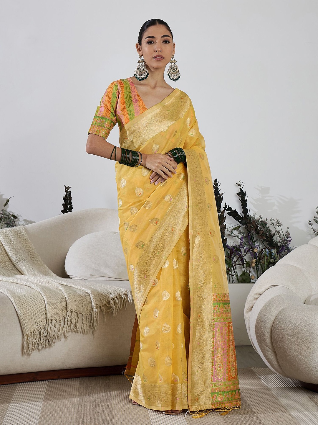 

Sangria Woven Design Zari Detail Banarasi Saree, Yellow