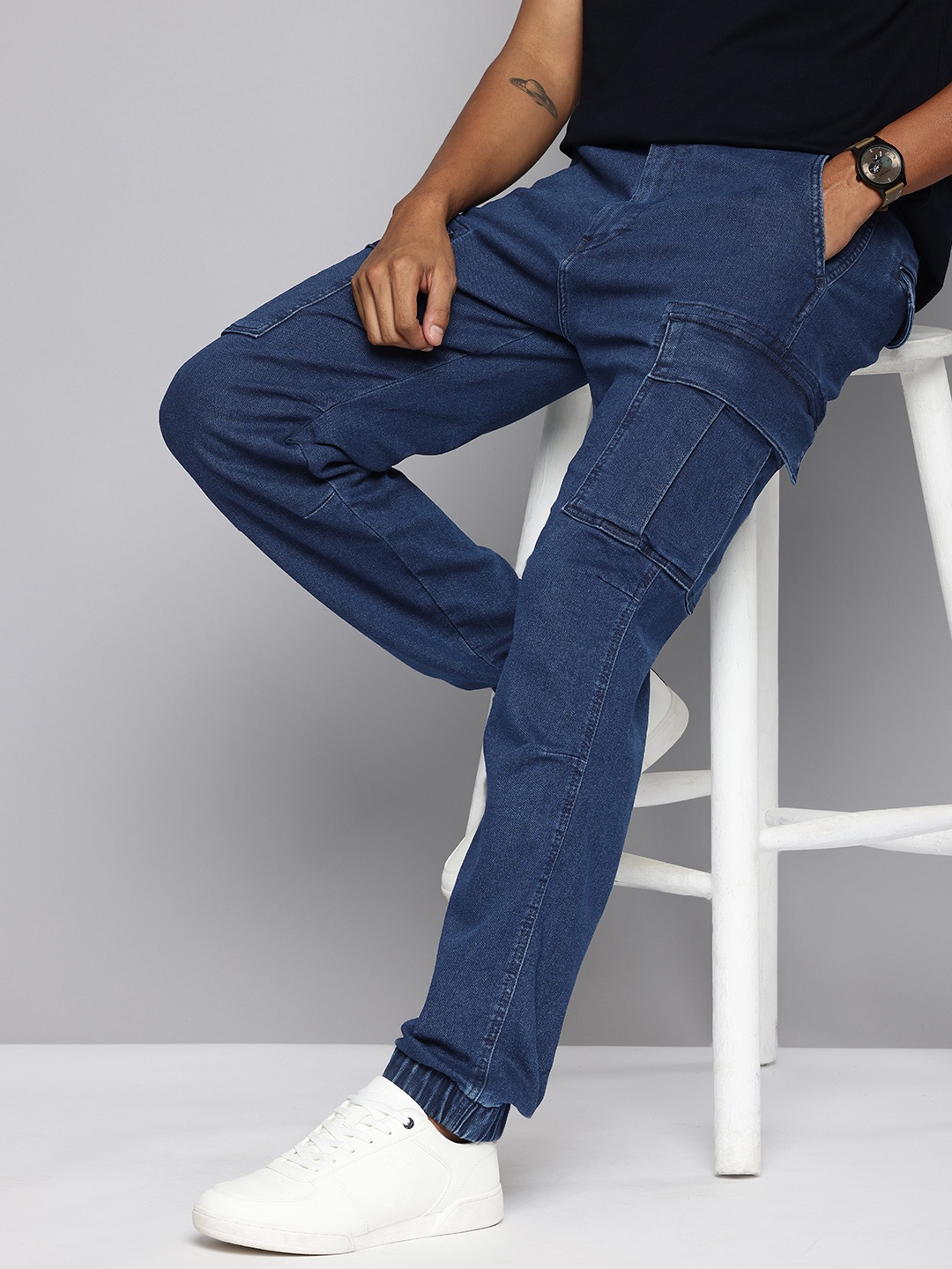 

Levis Men Tapered Fit Light Fade Cargo Stretchable Jogger, Blue