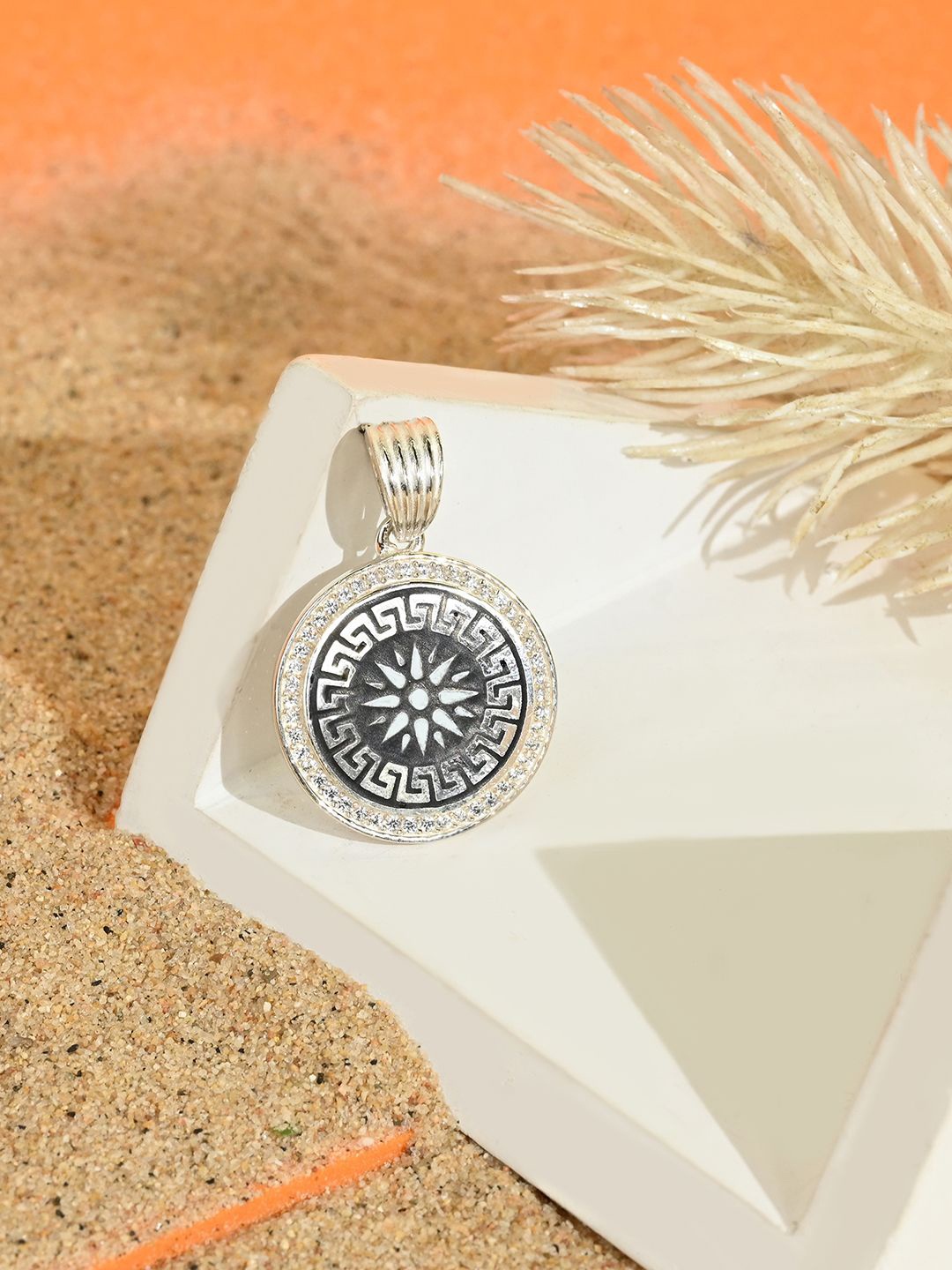 

TOUCH925 Men Silver Cubic Zirconia Studded Lightning Bolt Locket Pendant
