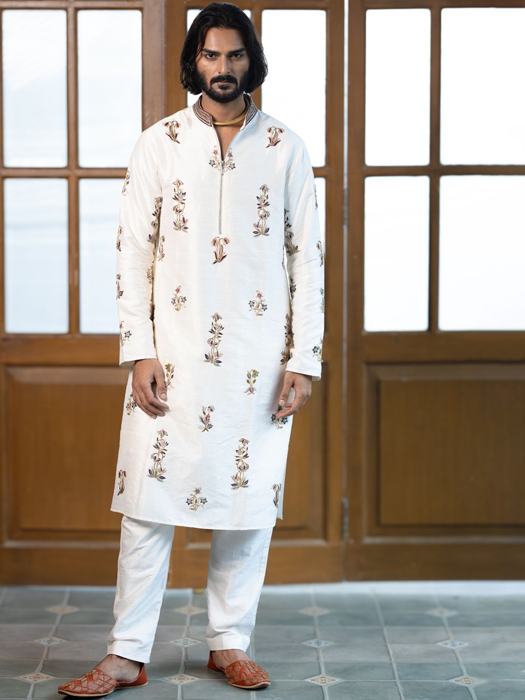 

PS MEN BY PAYAL SINGHAL Floral Embroidered Zari Straight Kurta with Churidar, Off white