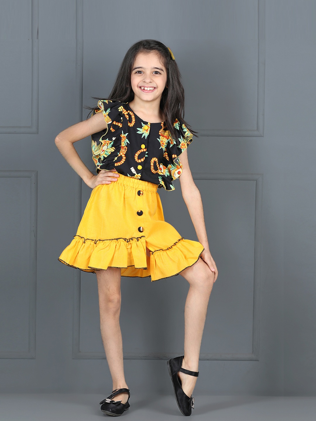 

Cutiekins Girls Floral Printed Top With Skirt, Black