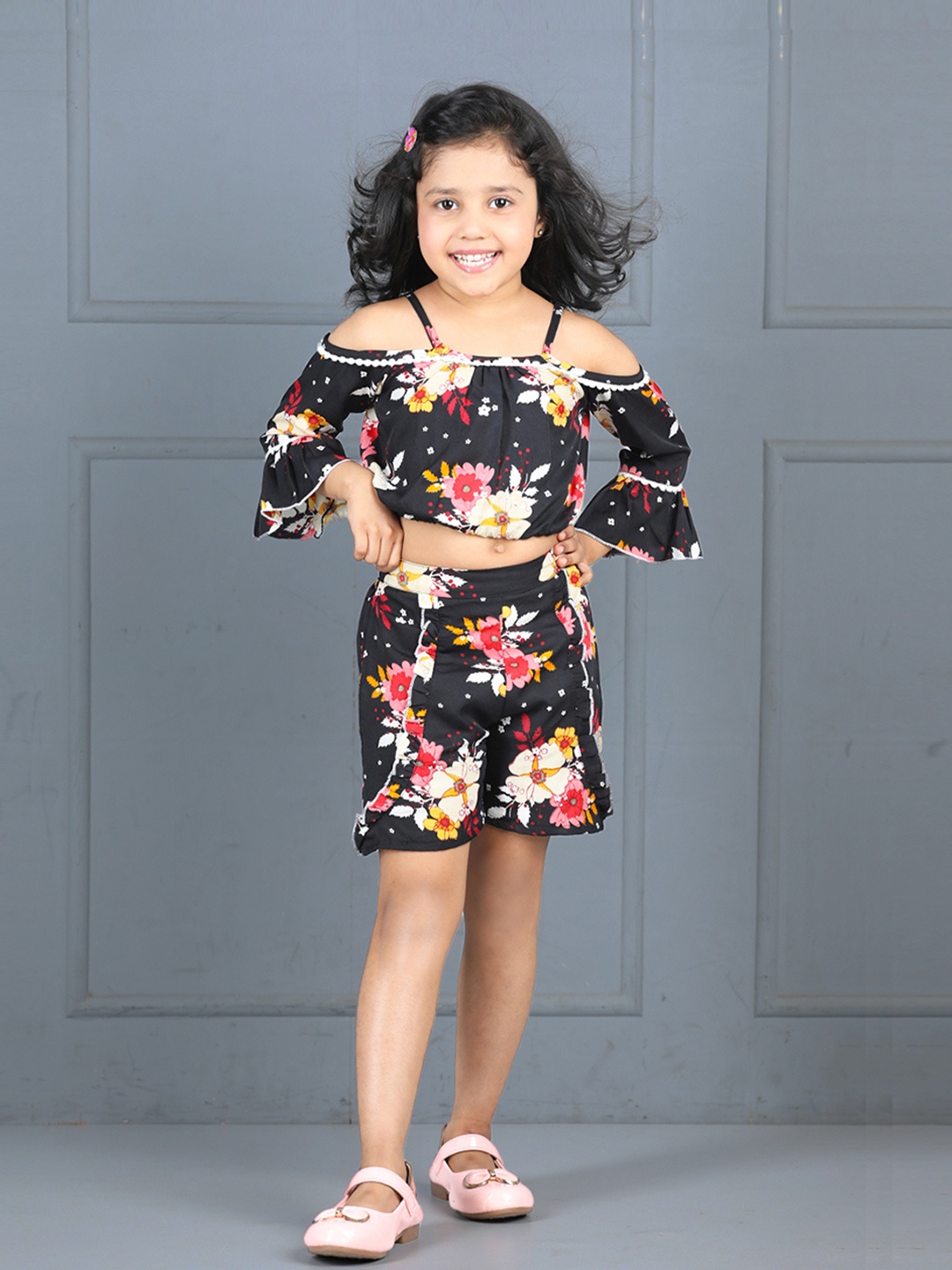 

Cutiekins Girls Floral Printed Shoulder Straps Top With Shorts, Black