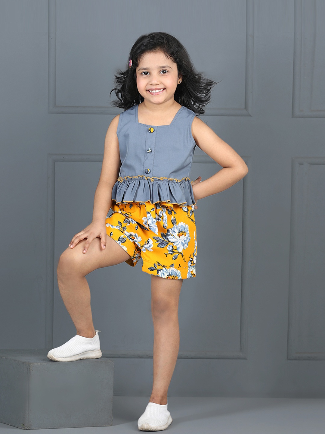 

Cutiekins Girls Sleeveless Square Neck Top With Shorts, Grey