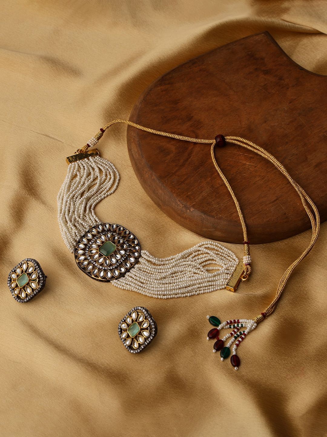 

VENI Women 18K Gold-Plated Kundan Stone Studded & Beaded Choker Jewellery Set