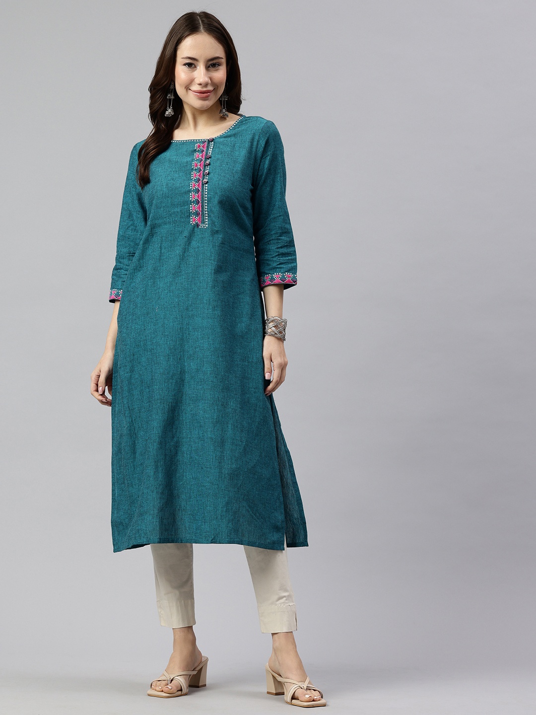 

Alena Geometric Embroidered Thread Work Pure Cotton Kurta, Blue