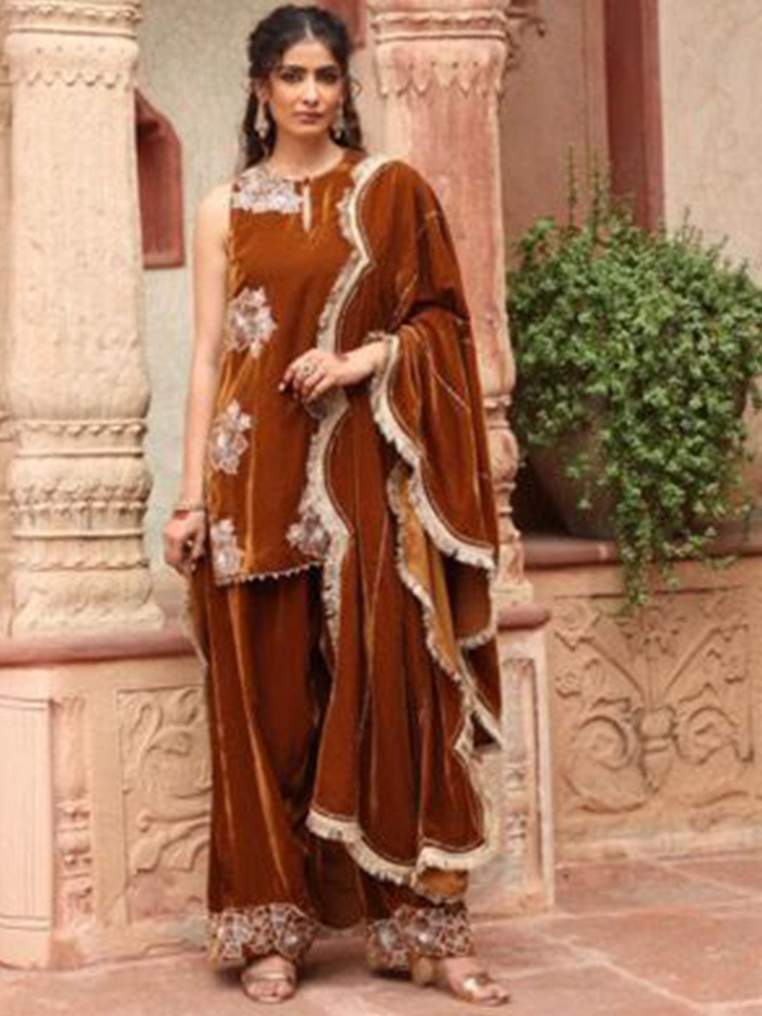 

AJIESH OBEROI Ethnic Motifs Embroidered Velvet Straight Kurta with Palazzos & Dupatta, Gold