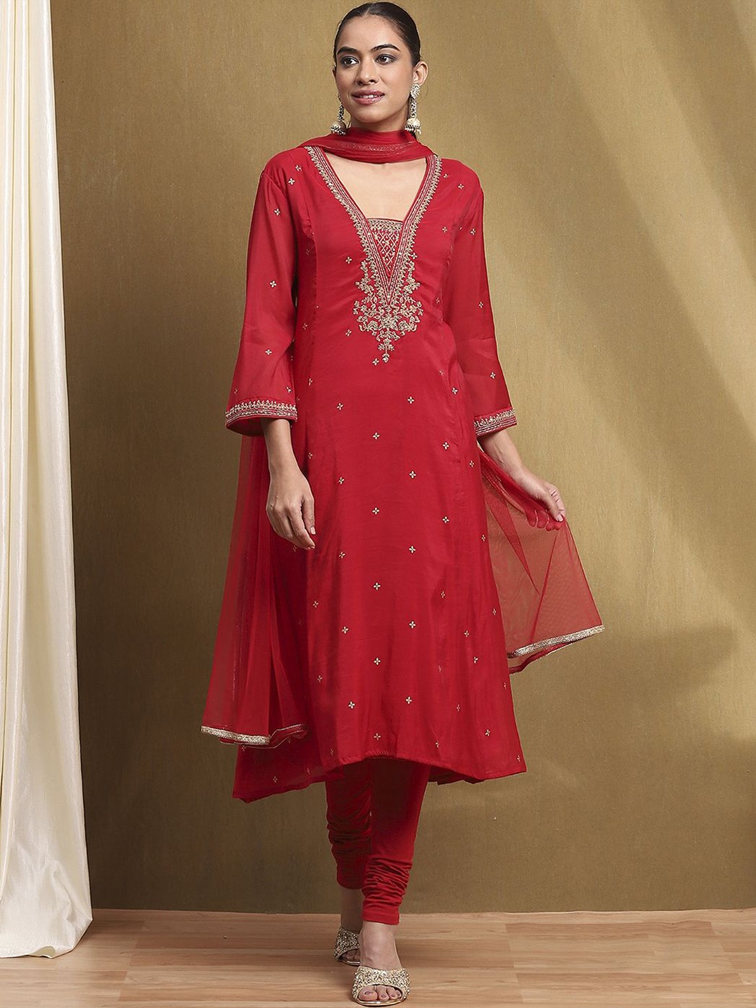 

Biba Floral Embroidered Three-Quarter Sleeves Regular Sequinned Kurta & Churidar & Dupatta, Red