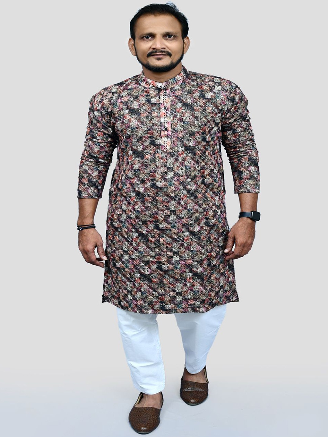 

VILLAIN Men Embroidered Regular Sequinned Kurta with Pyjamas, Red