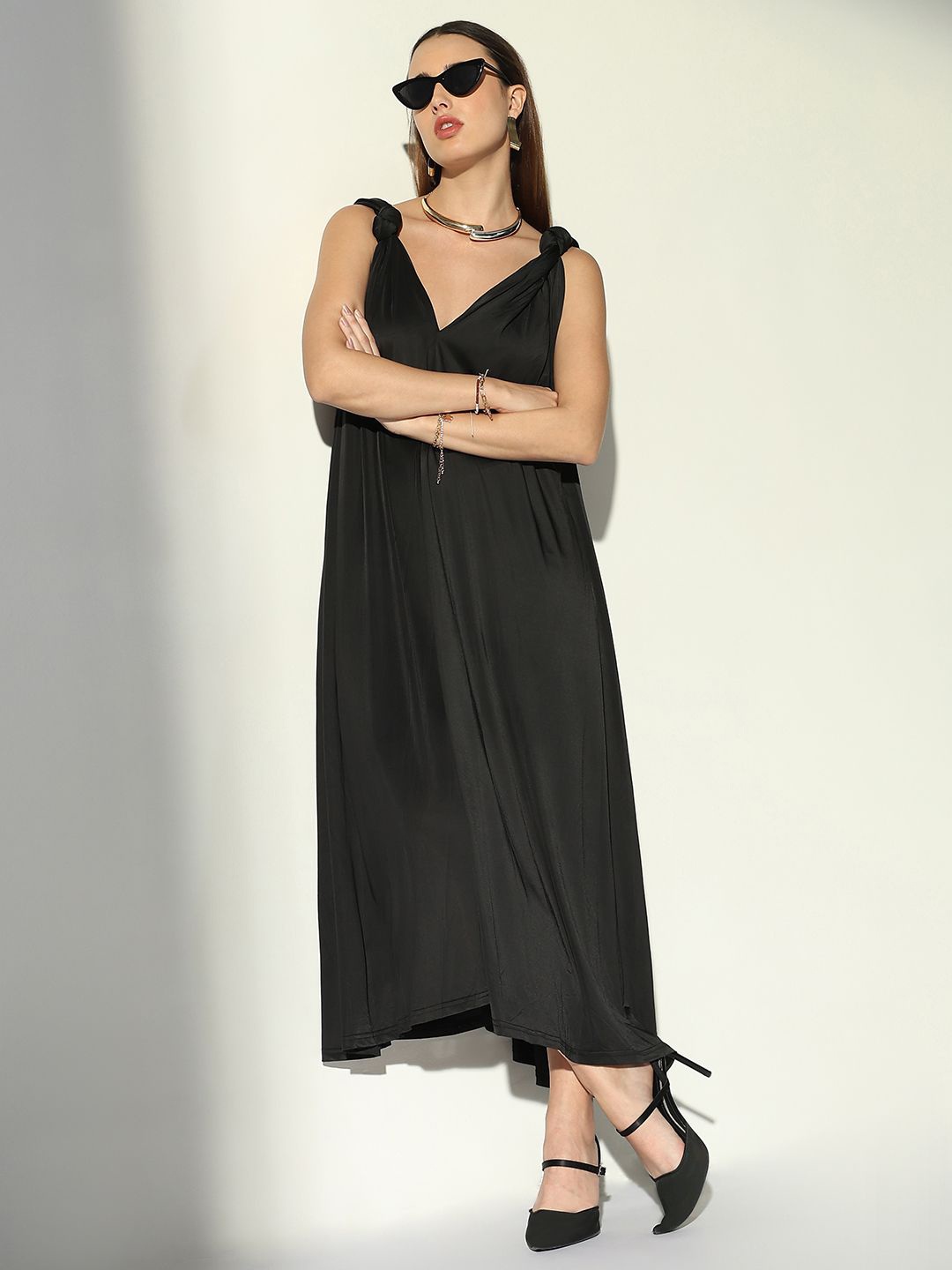 

SHOWOFF Women V-Neck Sleeveless A-Line Midi Dress, Black