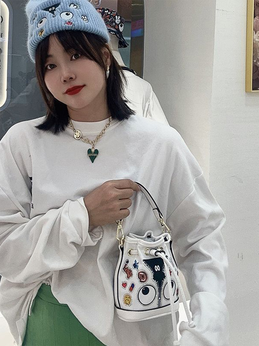 

MINI WESST Women Graphic Printed Bucket Handheld Bag, White