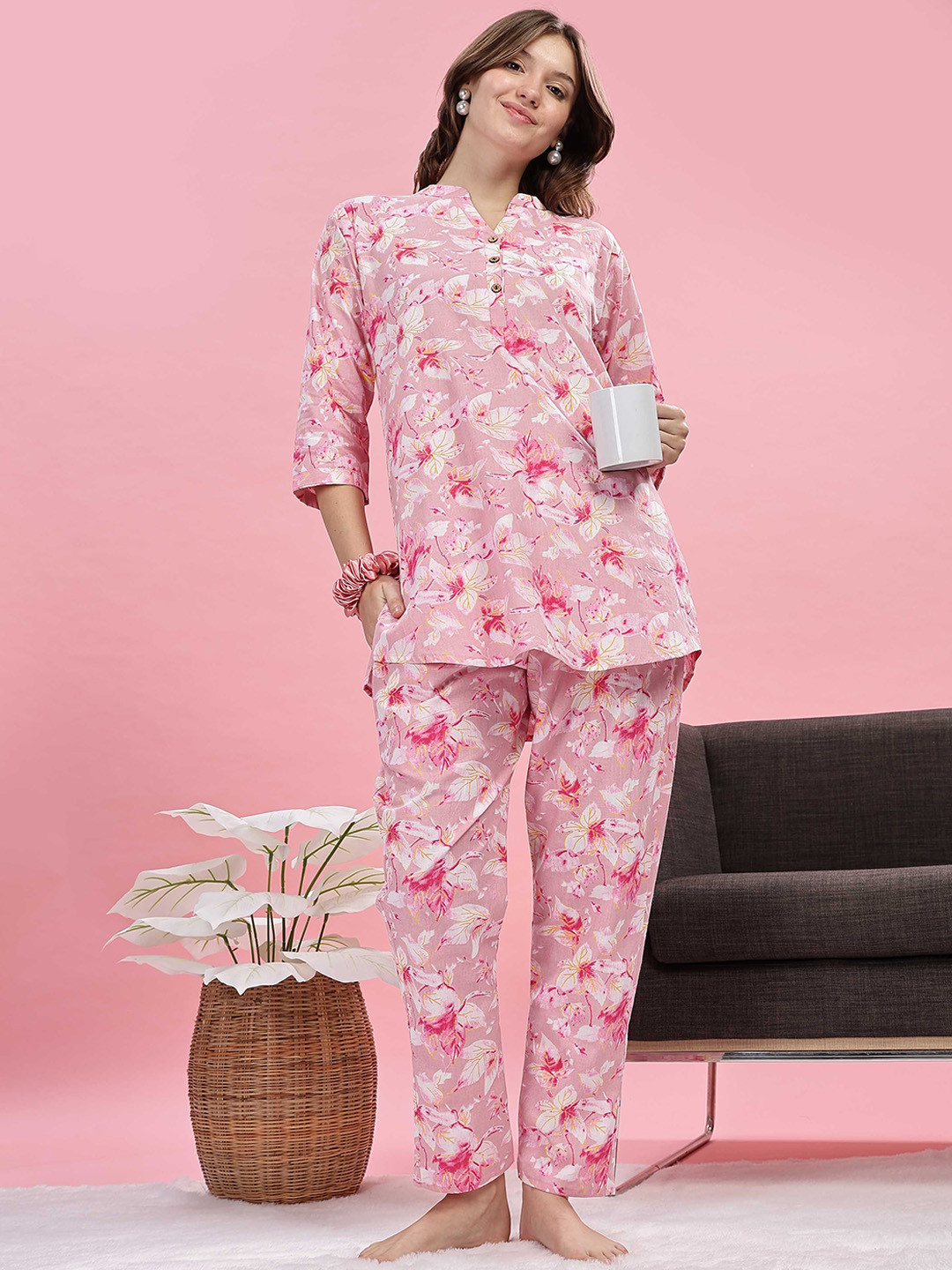 

9shines Label Women Floral Printed Pure Cotton Nightsuit, Pink