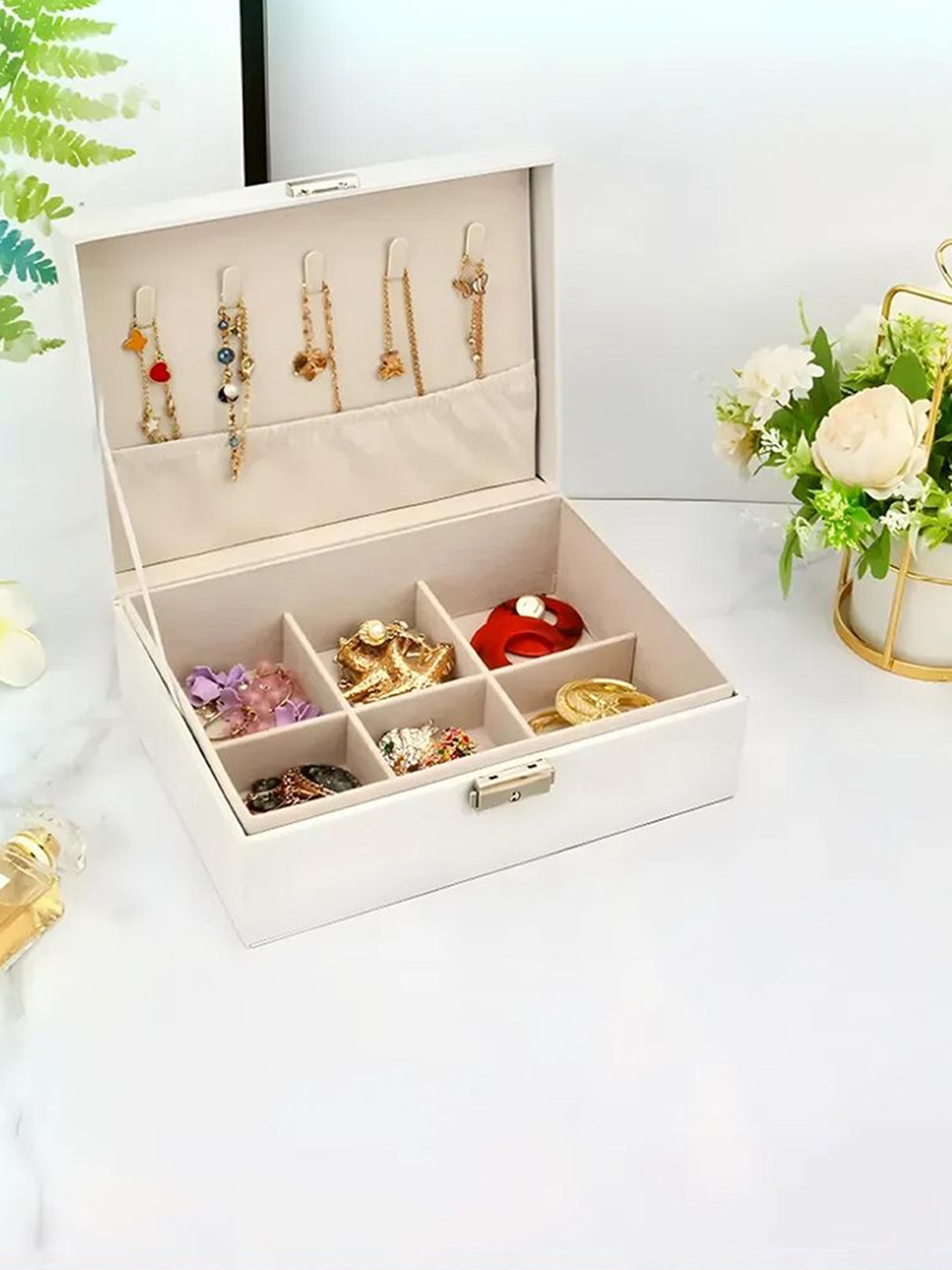 

Kuber Industries White Reusable JewelleryOrganisers