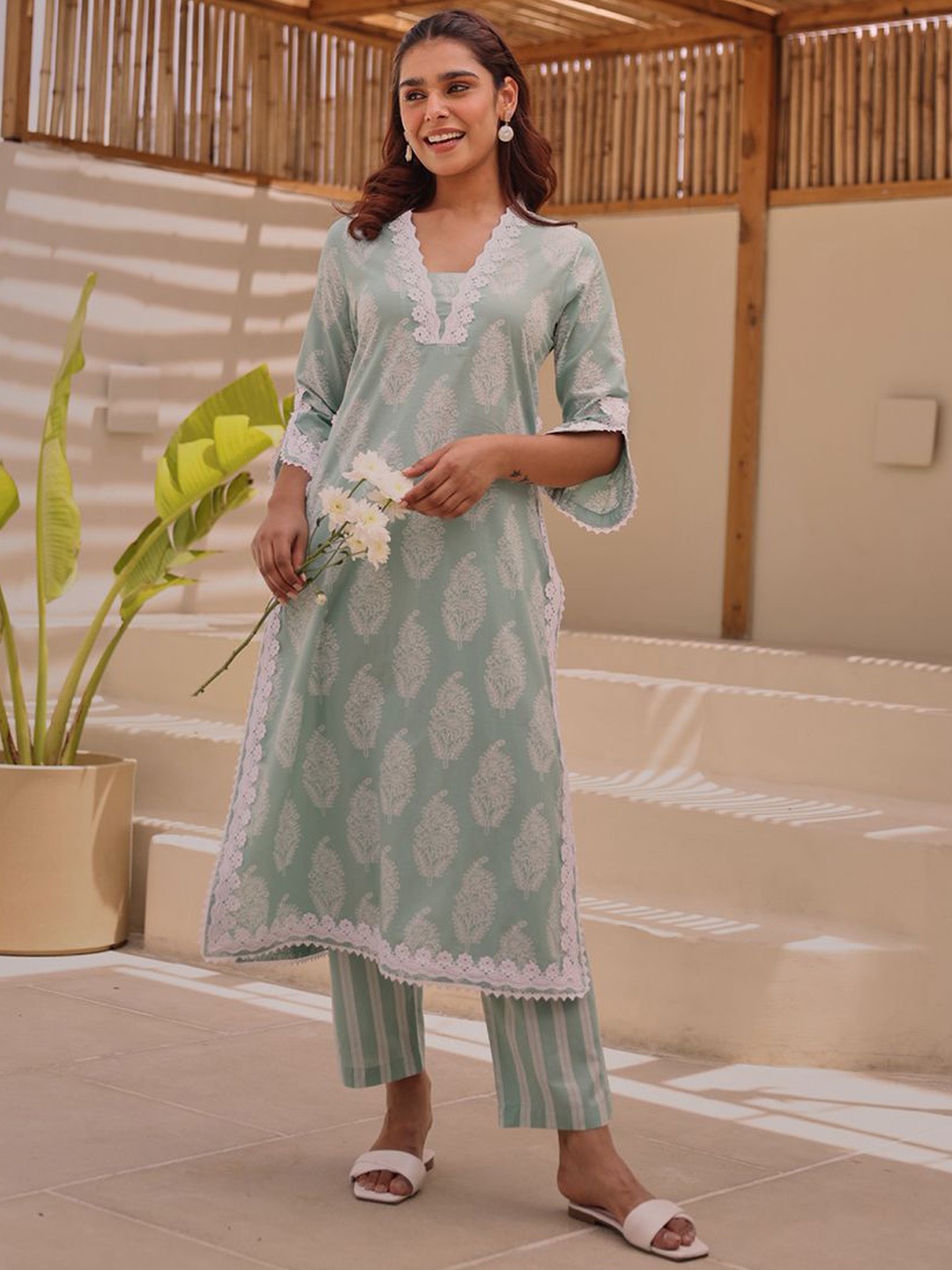 

Ekohum Floral Printed Pure Cotton Straight Kurta With Trousers, Green