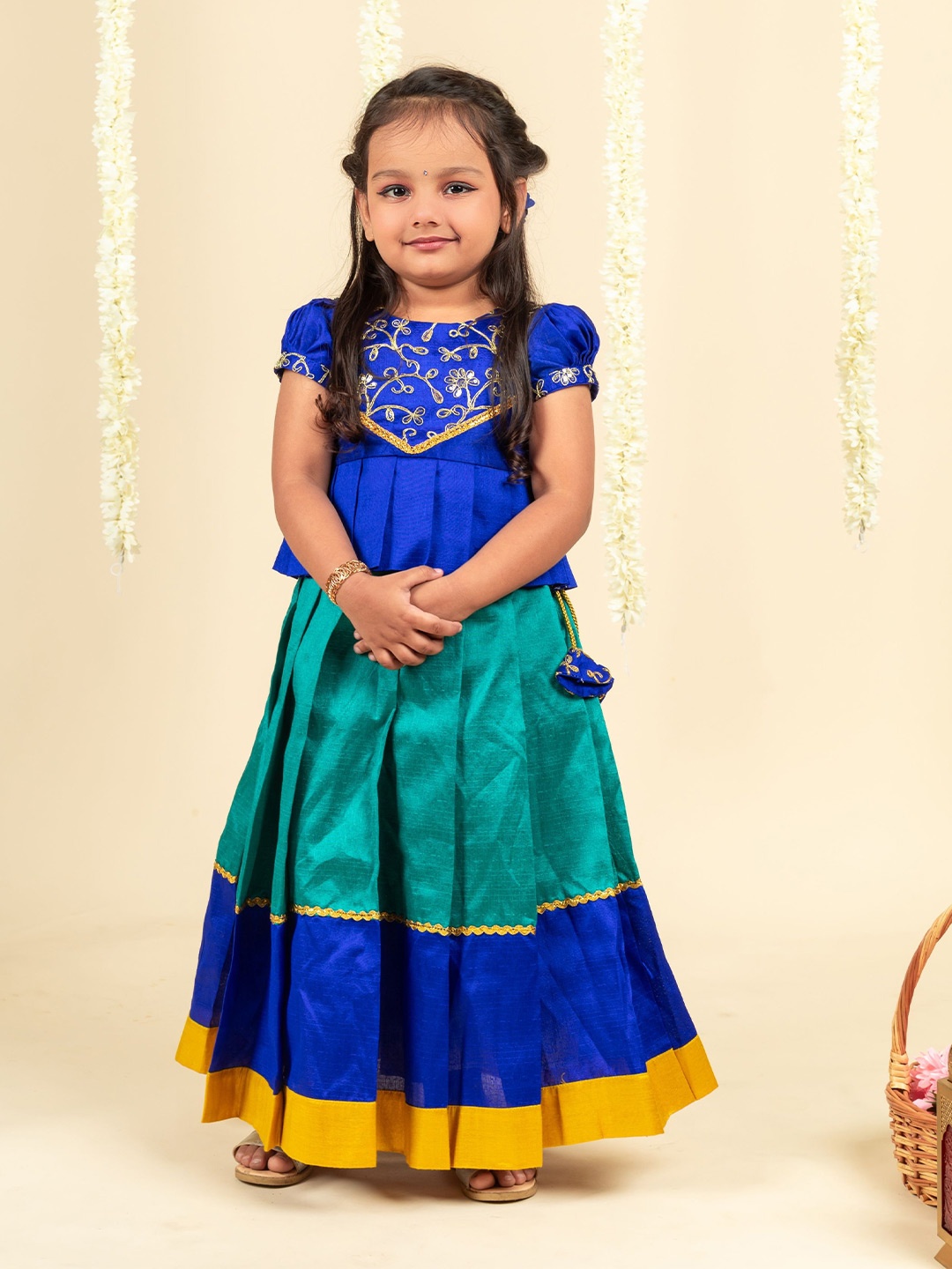 

STANWELLS KIDS Girls Embroidered Thread Work Ready to Wear Lehenga & Blouse, Green