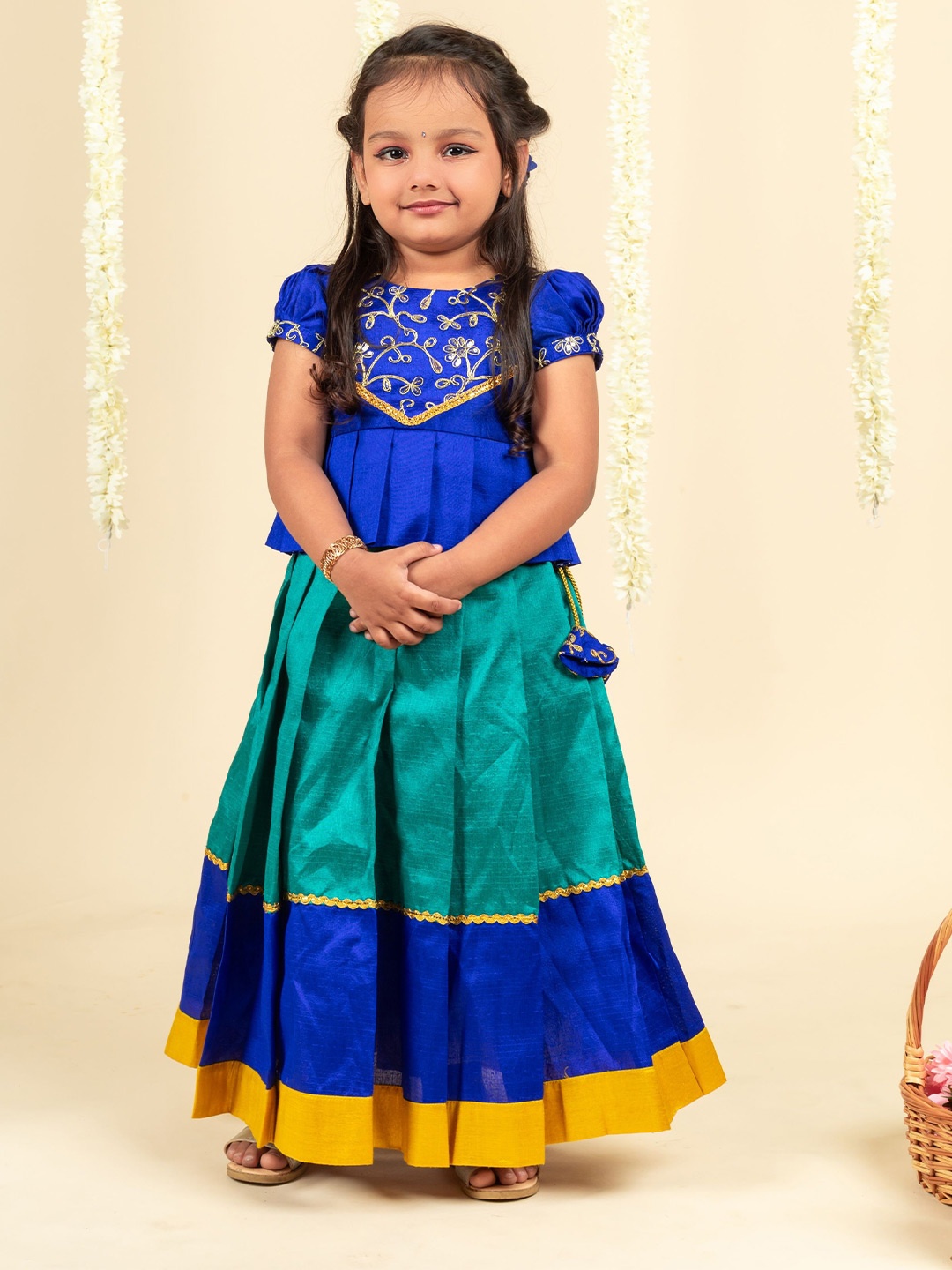 

STANWELLS KIDS Girls Embroidered Ready to Wear Lehenga & Blouse, Green