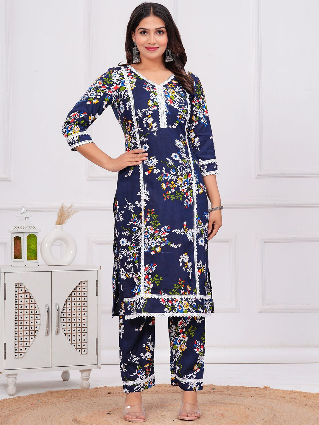 

Aktasa Floral Printed Straight Kurta with Trousers, Navy blue