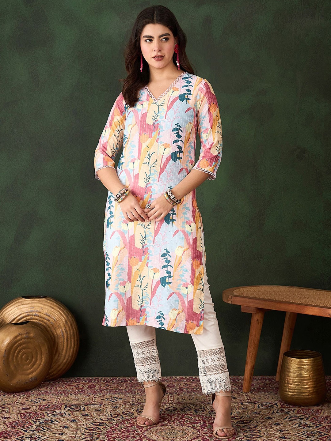 

Sangria Pink Floral Printed V-Neck Sequinned Machine Weave Straight Kurta