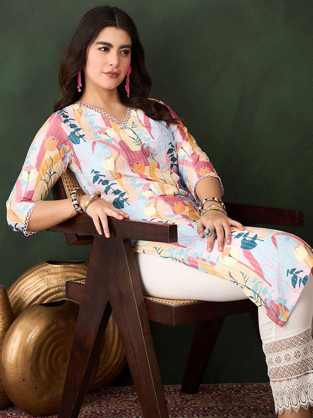 

Sangria Pink Floral Printed V-Neck Sequinned Machine Weave Straight Kurta