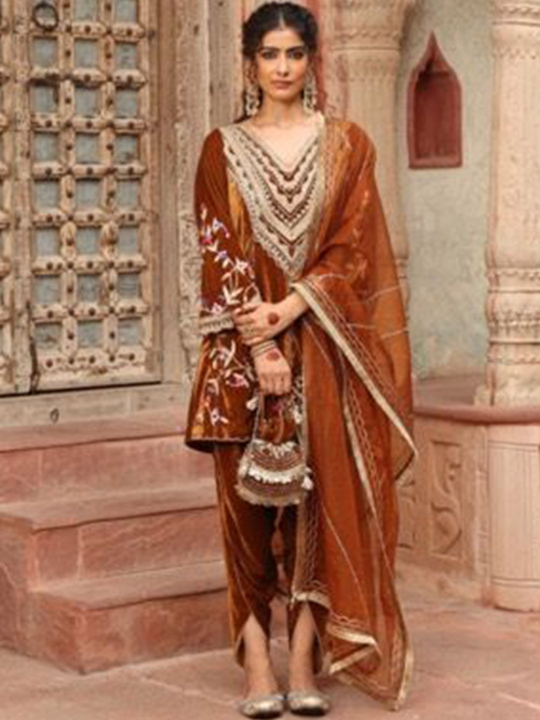 

AJIESH OBEROI Ethnic Motifs Embroidered Velvet A-Line Kurti With Dhoti & Dupatta, Brown