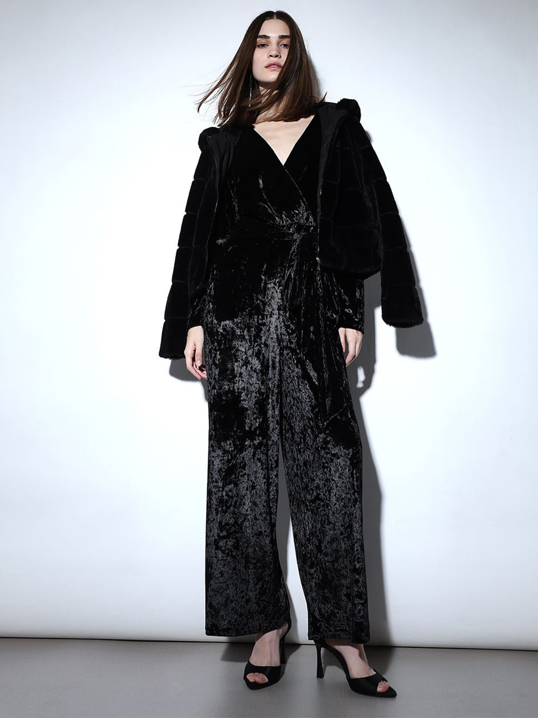 

ONLY Women V-Neck Basic Jumpsuit, Black
