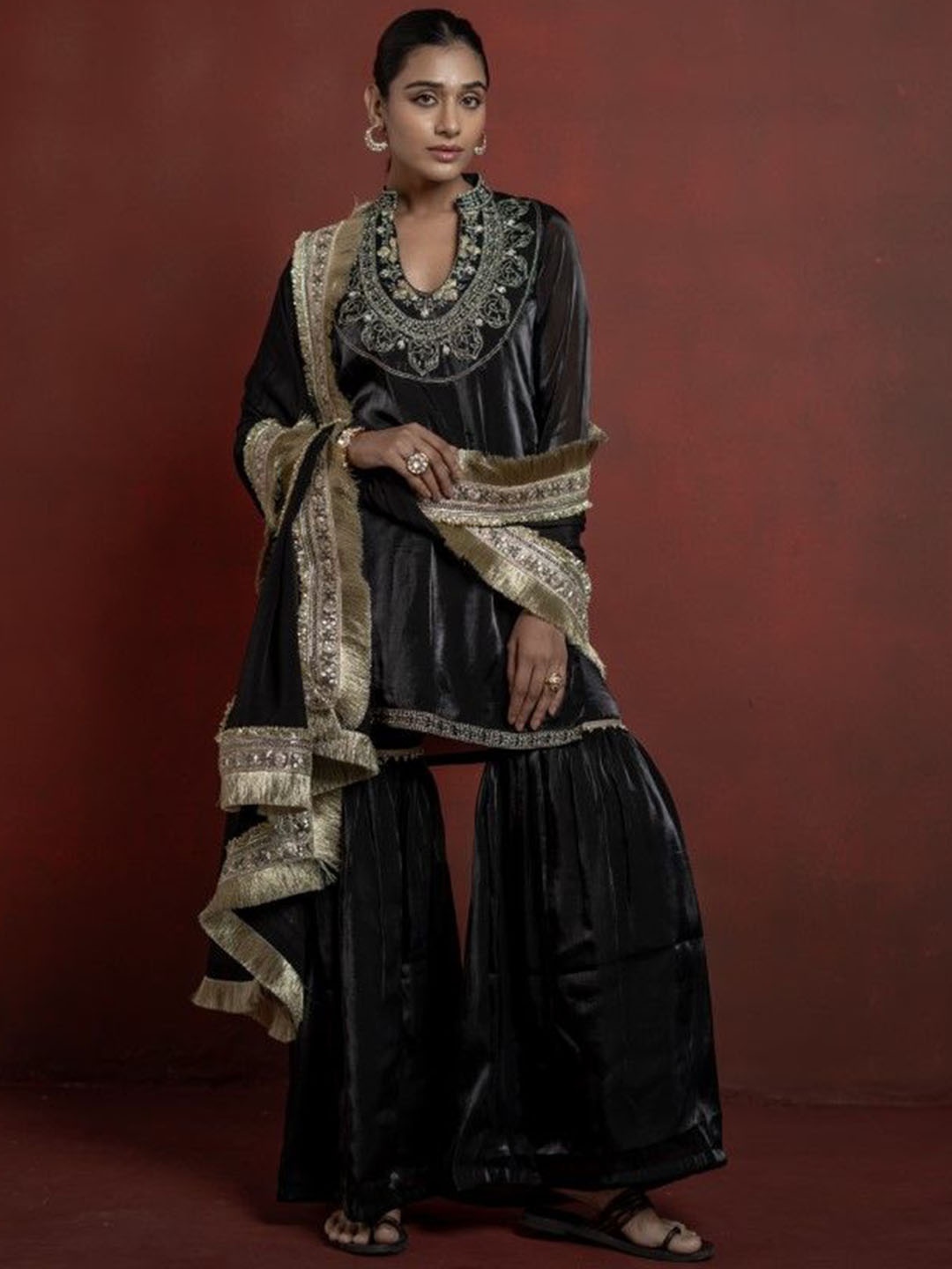 

HOUSE OF MIRA Sanvi Floral Embroidered Thread Work A-Line Kurti With Palazzos & Dupatta, Black