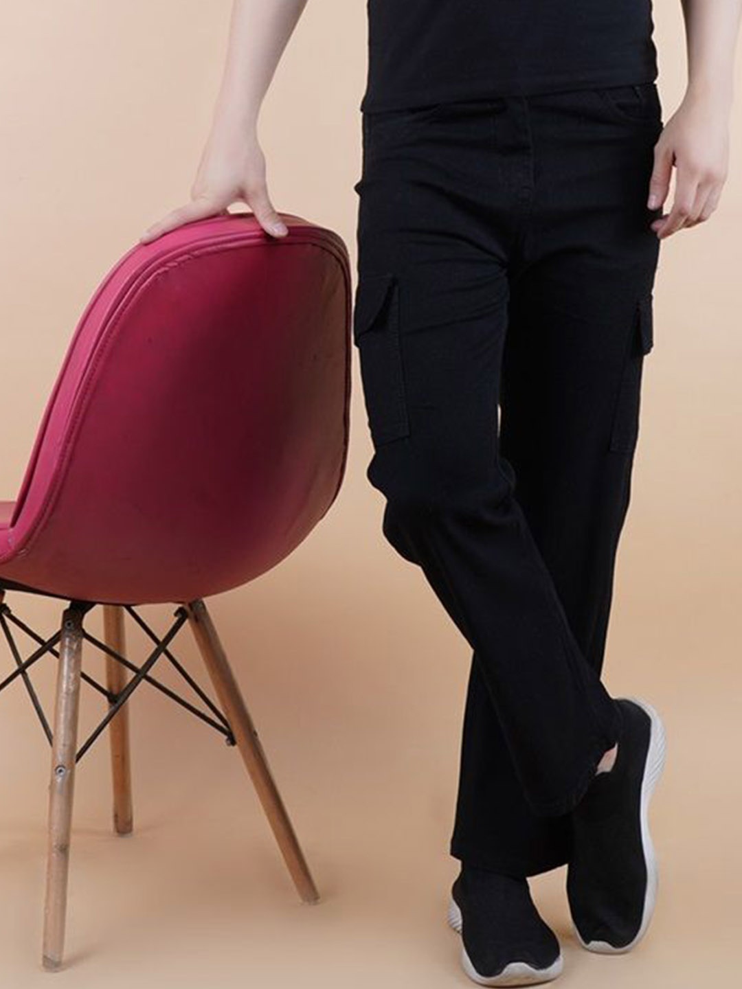 

COMFITS Men Classic Slouchy Fit Mid-Rise Clean Look Cargo Styles Jeans, Black