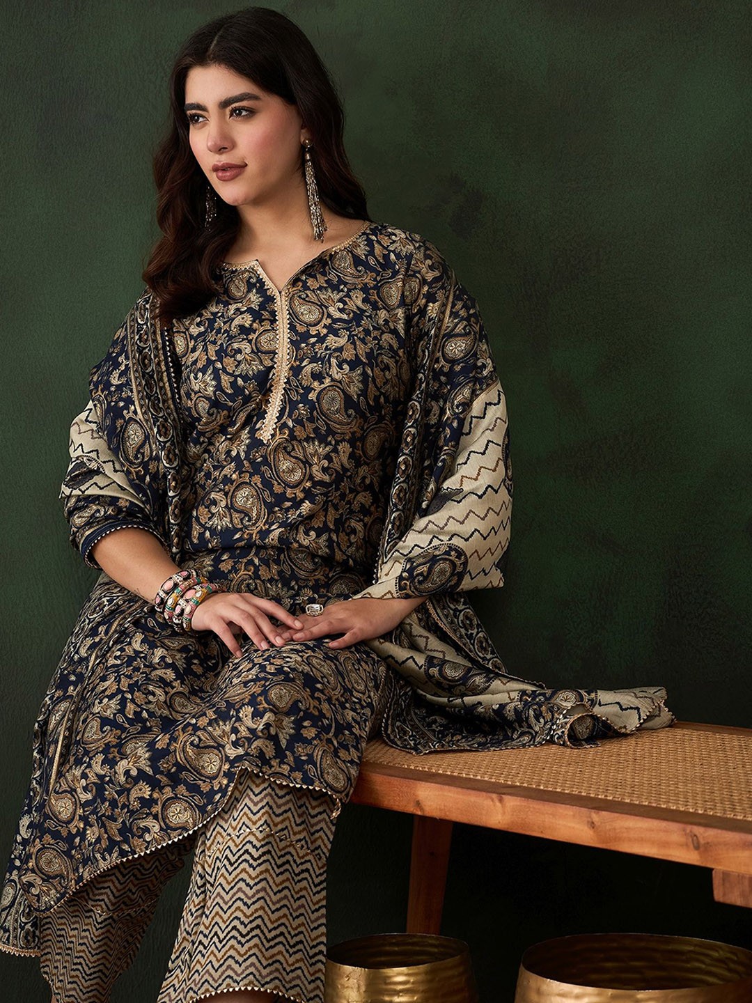 

Sangria Floral Printed Kurta & Trouser With Dupatta Kurta Set, Navy blue
