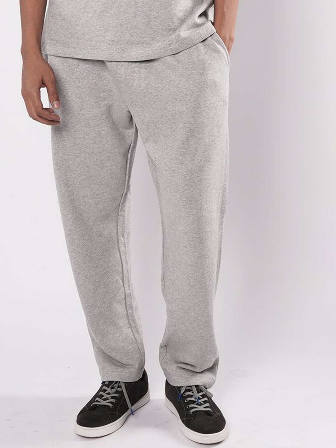 

ROAR FOR GOOD Men Mid Rise Track Pants, Grey