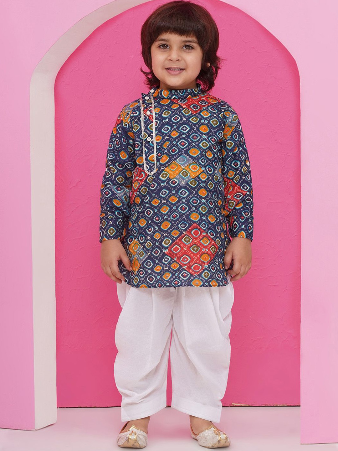 

Aj DEZInES Boys Printed Regular Pure Cotton Straight Kurta with Pyjamas, Blue