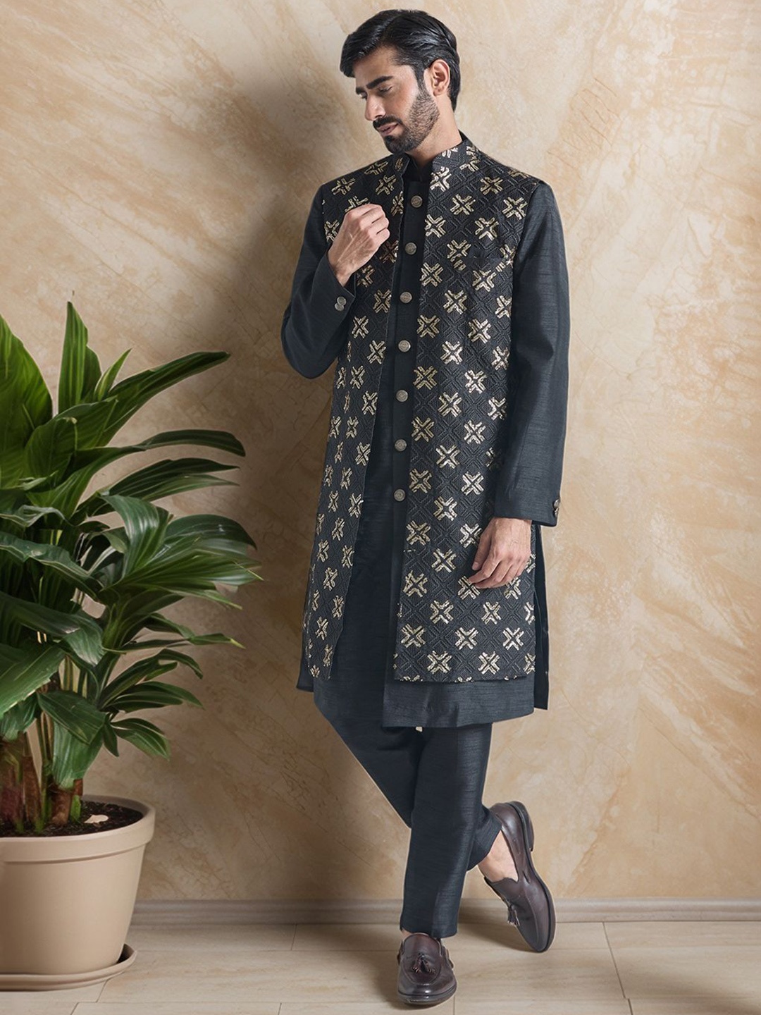 

Aryavir Malhotra Men Pure Silk Embroidered Sequin Flora Long Sherwani Set, Black