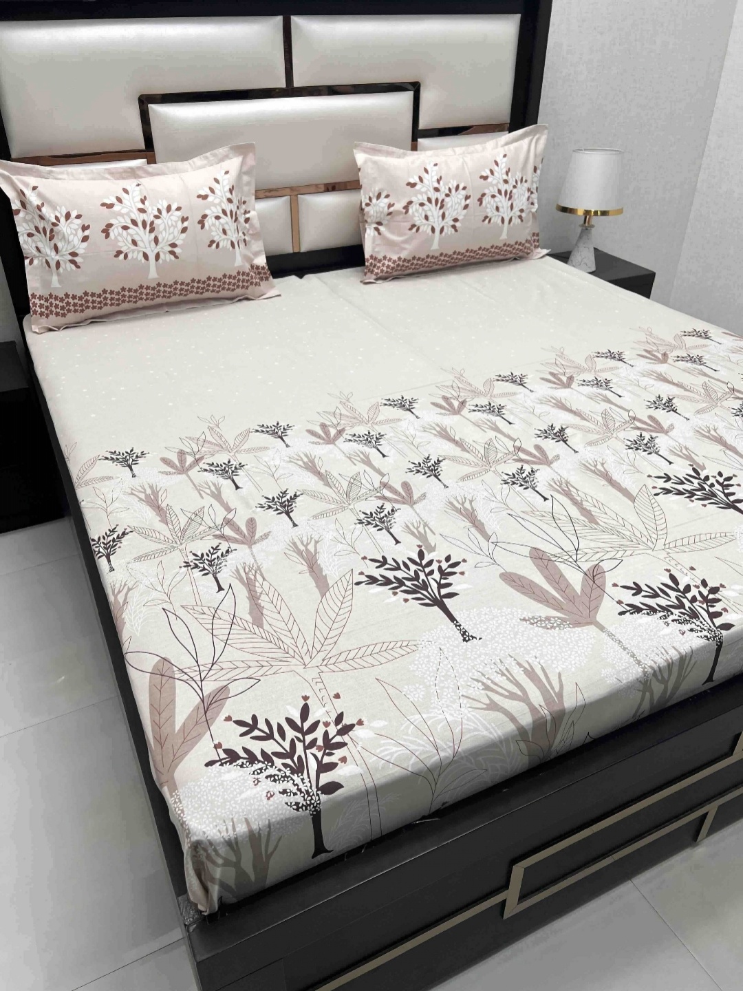 

Pure Decor Cotton King Size Double Bed Bedsheet With 2 Pillow Covers 2.74m X 2.74m, White