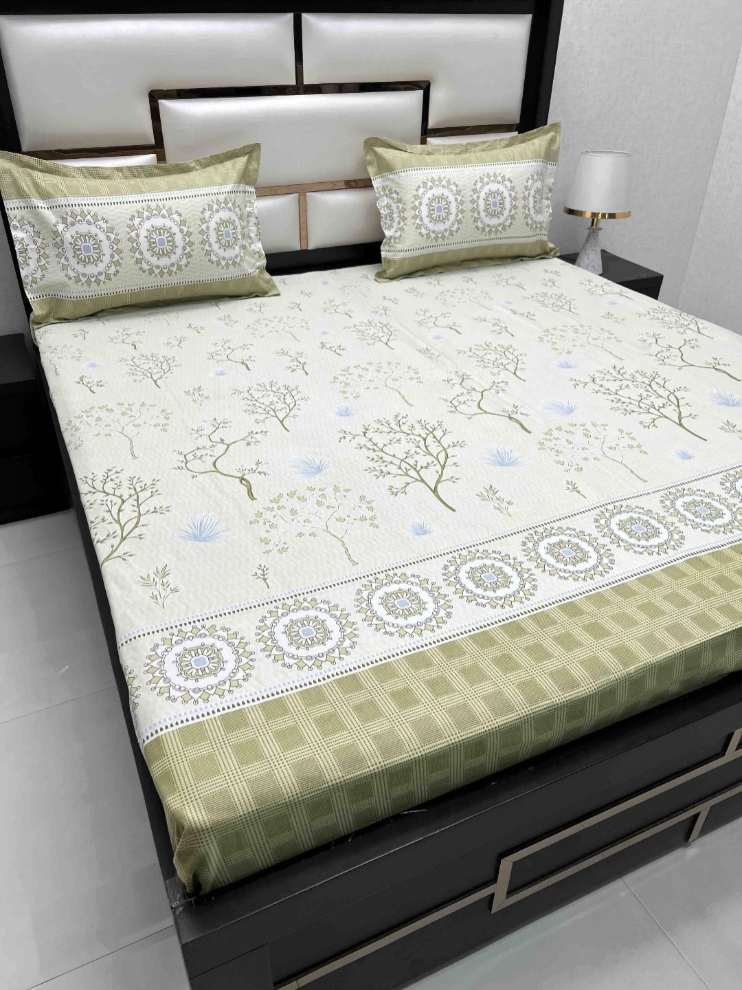 

Pure Decor Cotton King Size Double Bed Bedsheet With 2 Pillow Covers 2.74m X 2.74m, White