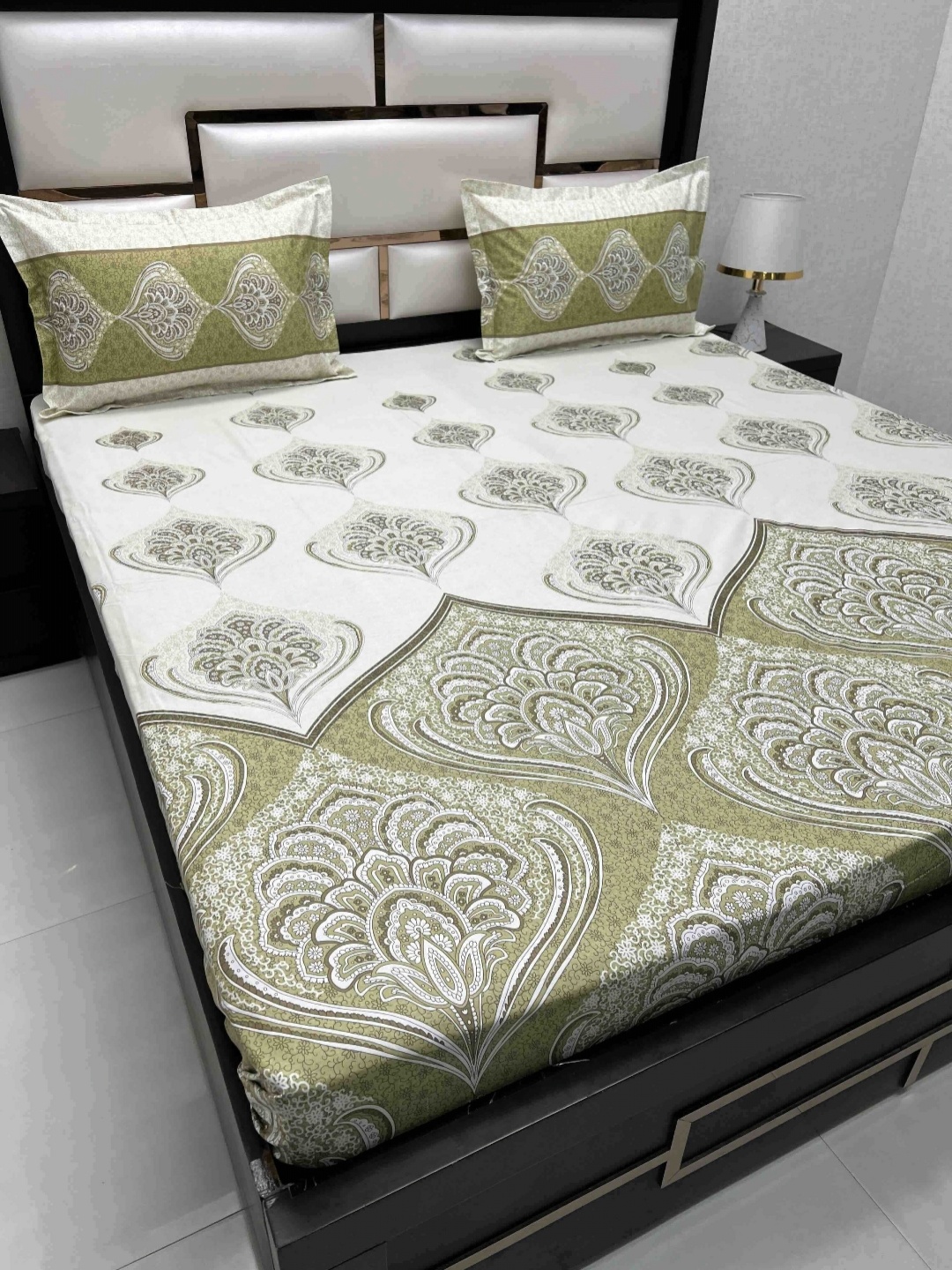 

Pure Decor Lifestyle Green Printed Pure Cotton 260 TC King Bedsheet Set 2.74 x 2.74 m