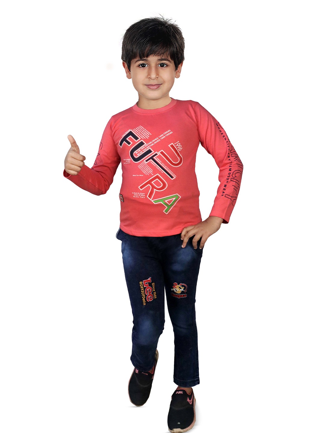 

HRR Boys Typographic Printed T-shirt with Trousers, Pink