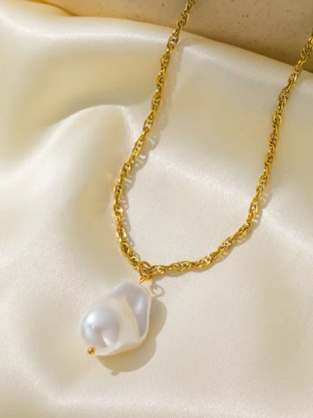 

V FASHION JEWELLERY Gold-Plated Pearls Studded Chain