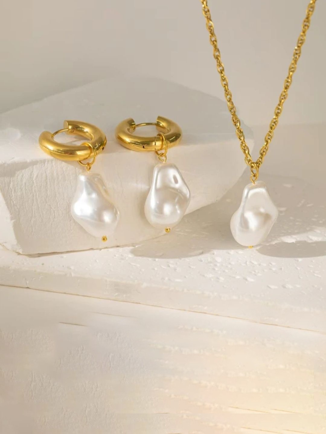 

V FASHION JEWELLERY Gold-Plated Beaded Jewellery Set