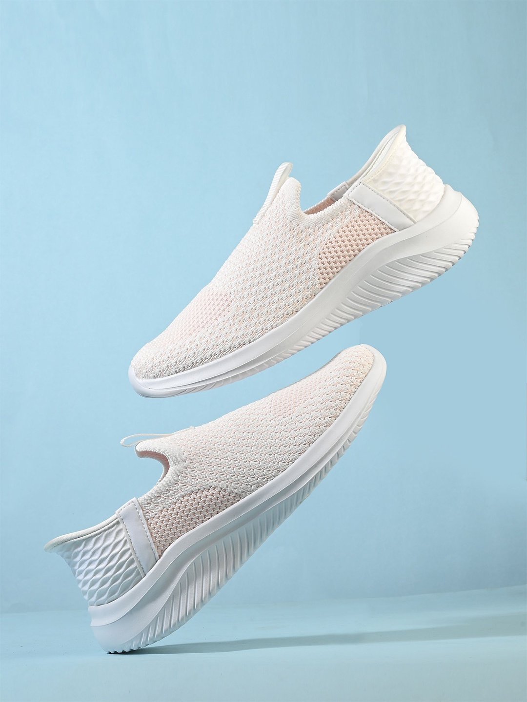 

HRX by Hrithik Roshan Women Textile Walking Shoes, White