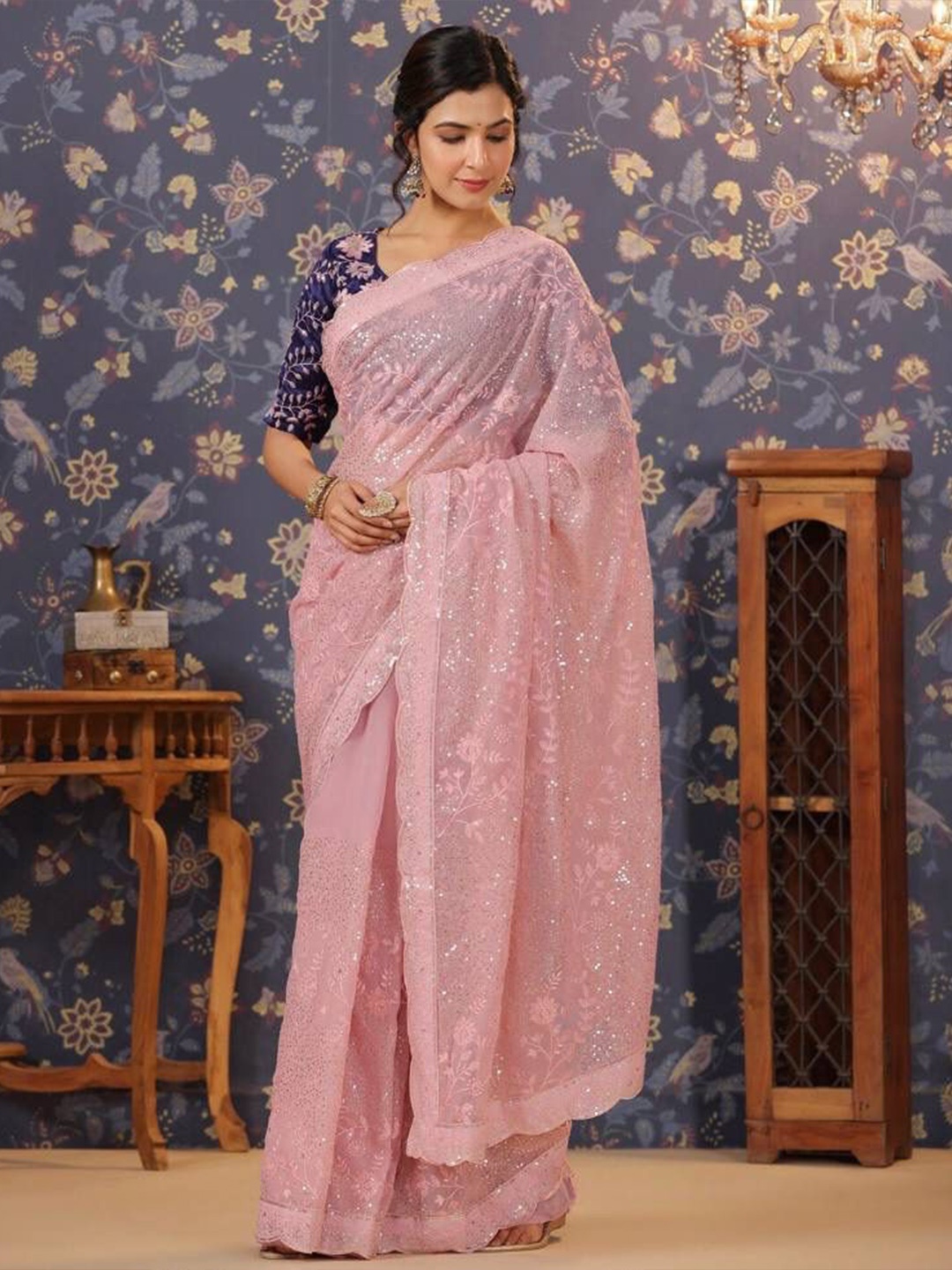 

VenderVilla Floral Sequinned Embellished Saree, Pink