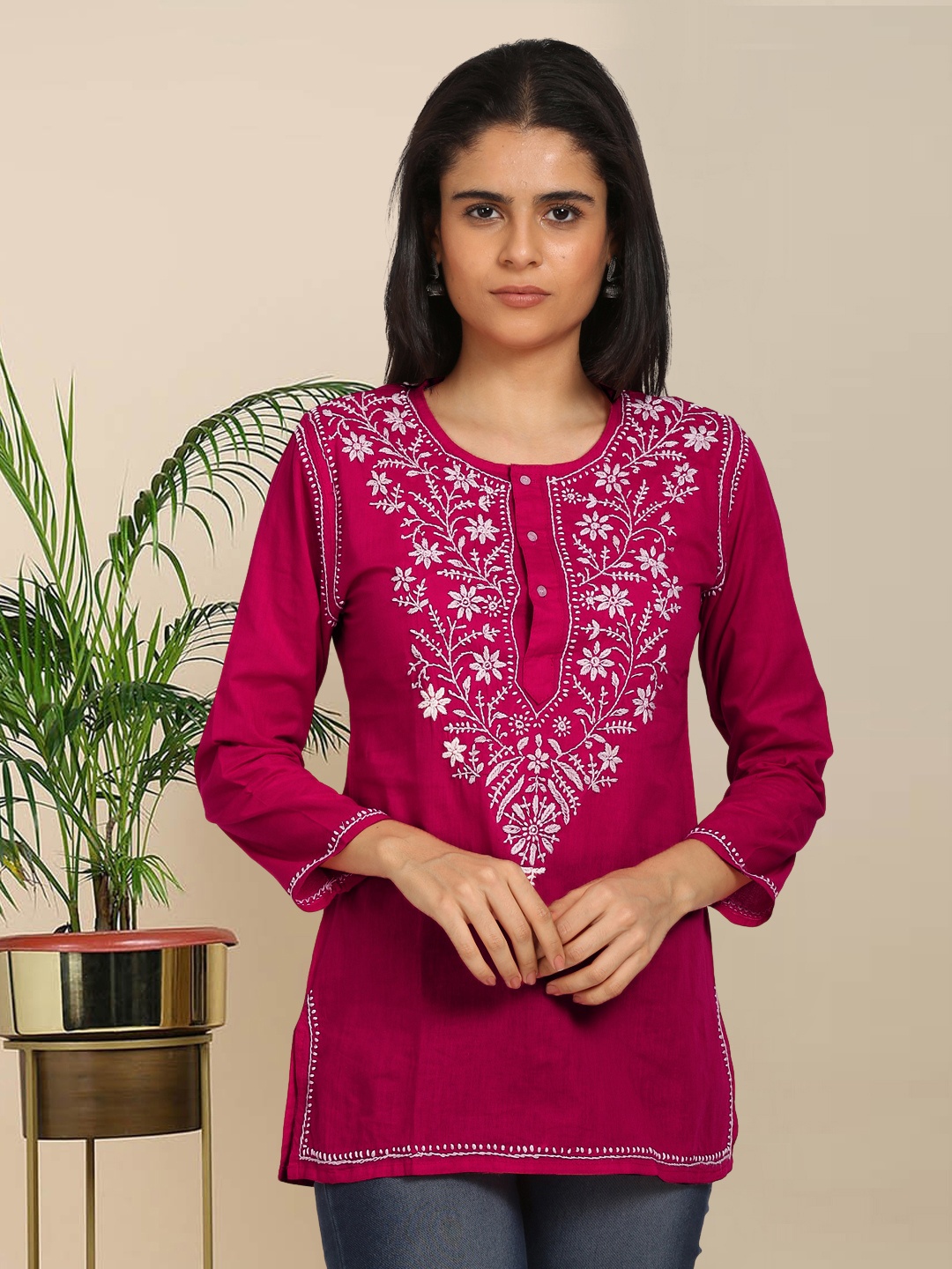 

PARAMOUNT CHIKAN Women Ethnic Motifs Embroidered Chikankari Kurti, Magenta