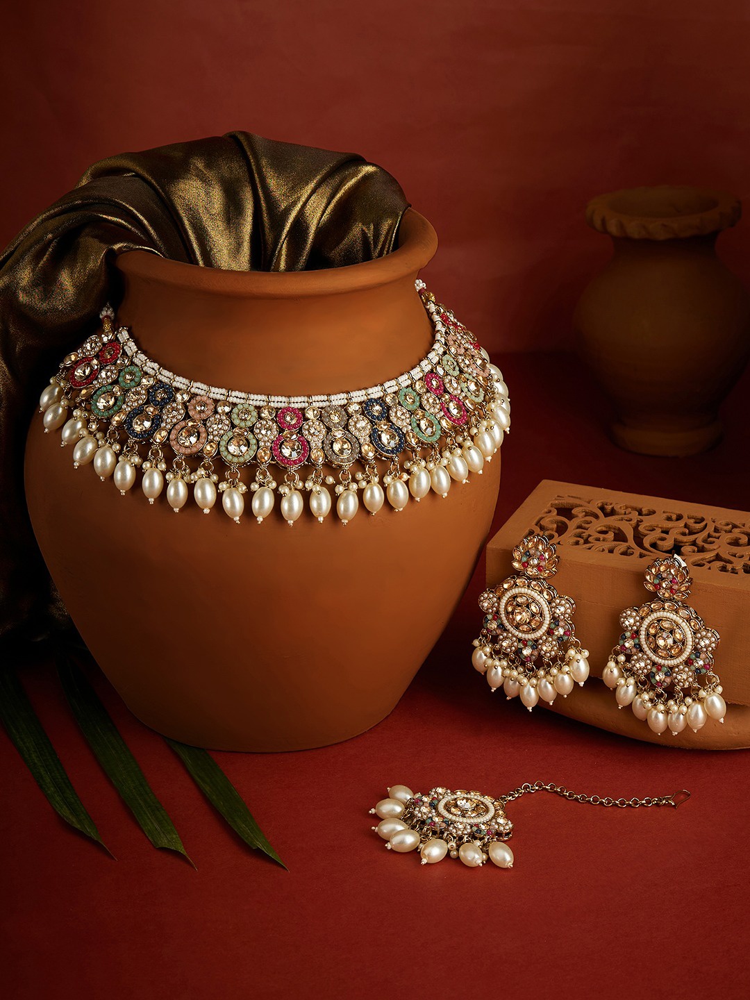 

Zaveri Pearls Gold-Plated Stones-Studded & Pearls Beaded Jewellery Set