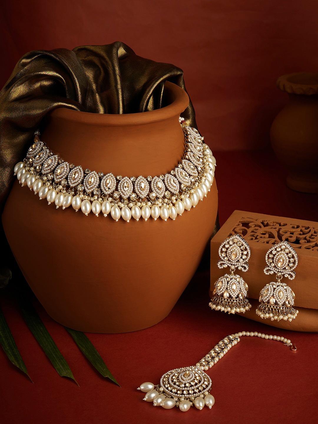 

Zaveri Pearls Dazzling Stone Studded & Beaded Jewellery Set, Gold